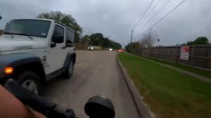 惊险一幕！不满自行车骑行者 德州司机“擦身威胁”摄像头全纪录