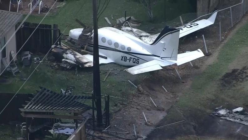 私人小飛機墜落休斯頓民居后院 私人奇跡無傷逃生