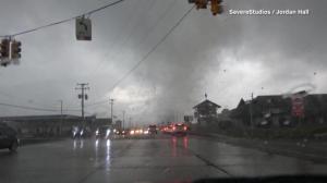 大型龙卷风袭击密歇根北部 15分钟摧毁小镇致2死44伤