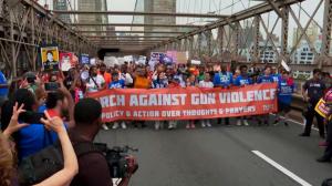 华盛顿、纽约等地举行反枪支暴力集会 拜登表达支持：游行是答案