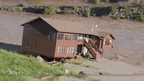 【现场】房屋直接被冲垮！黄石公园因洪水泥石流关门疏散