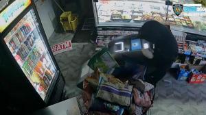 【监控】半年作案40多起 ATM机整个拖走 NYPD追捕5人盗窃团伙