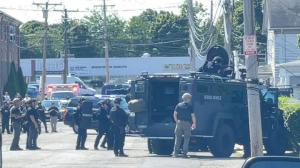 持武器在麻州一公立大学社区抢劫 一男子被警方逮捕