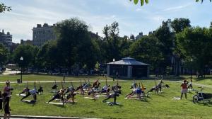 波士顿夏季免费健身课走进社区 专为华埠居民设体能训练
