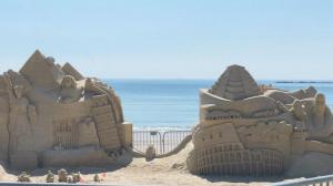 人气爆棚的盛夏嘉年华来啦！全美最古老海滩国际沙雕节开幕
