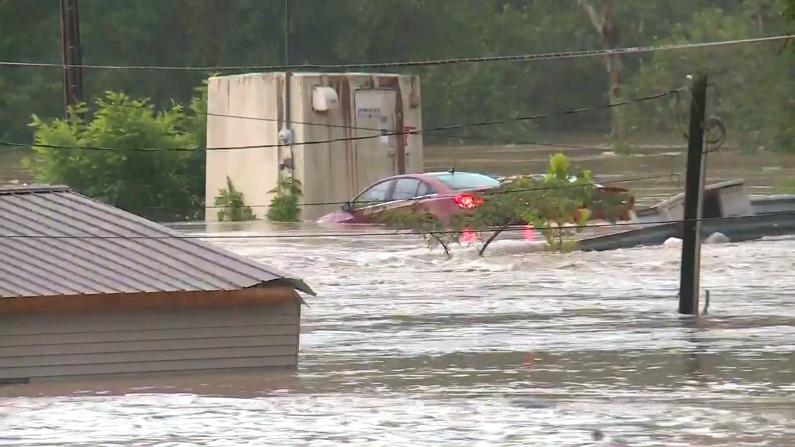 极端天气袭击 街道大范围被淹 肯塔基遭遇罕见麻烦