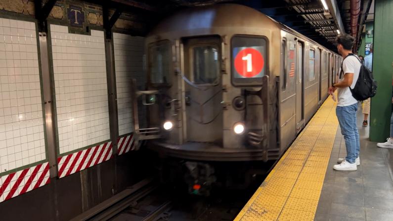 纽约地铁站再次发生推人事件 民众：应该安装防护栏了