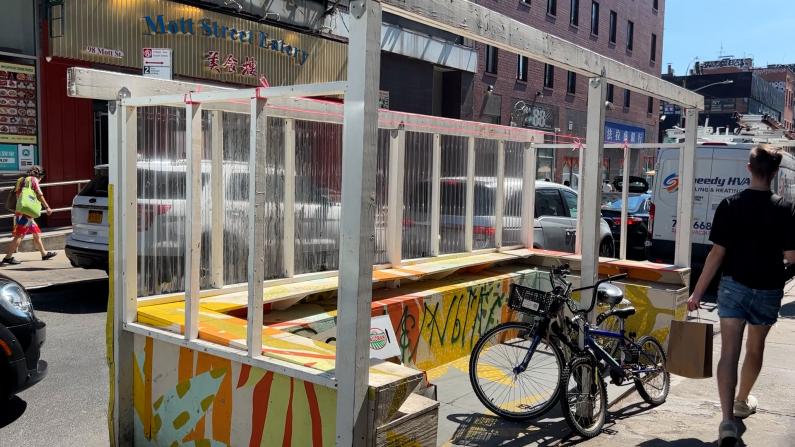 纽约市要拆被遗弃的室外就餐棚 华埠哪些要被拆？