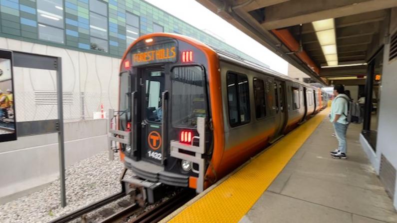 【亲测】波士顿橙线地铁重开首日：新电子信息牌亮相！地铁运行时快时慢！