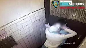 【监控】纽约女子华埠公寓遭性骚扰 嫌犯强吻乱摸后逃跑