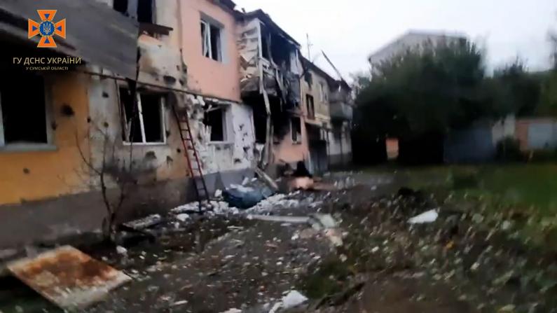 乌克兰连续第二日遭俄大轰炸 工场大火民居焦黑 民众瑟缩地下室