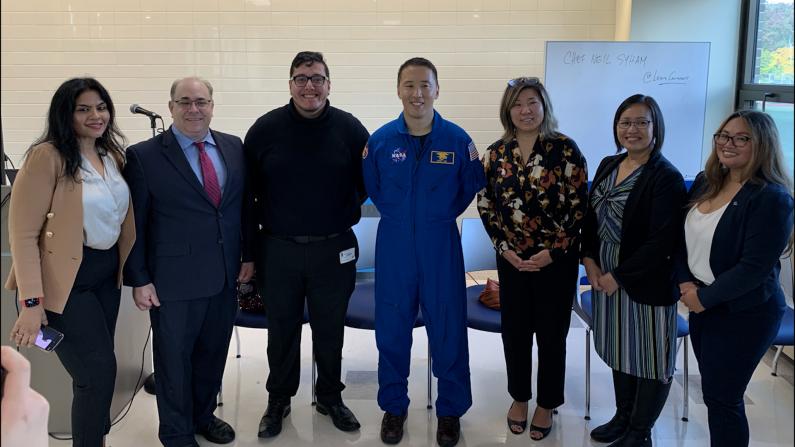 NASA亚裔宇航员激励学生寻人生目标