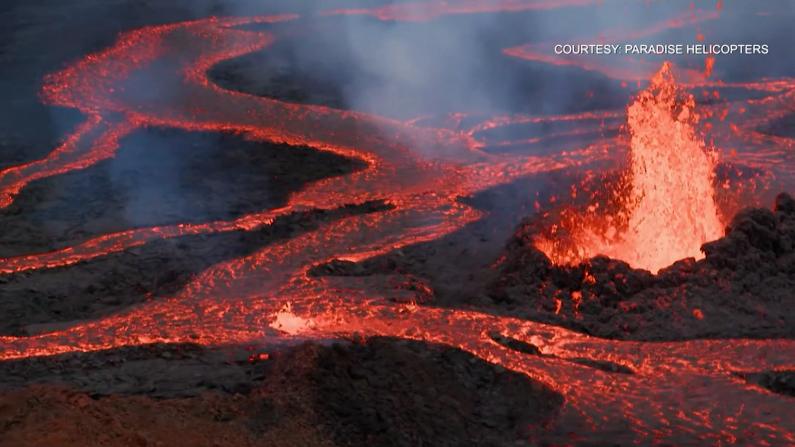 震撼夏威夷火山：岩浆喷发烟雾缭绕
