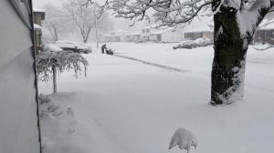 纽约上州持续暴雪 近五千户断电