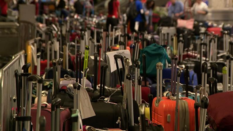 上万行李堆积丹佛机场 乘客:对西南太失望