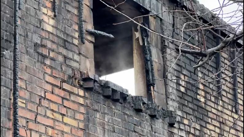 乌克兰全境再遭俄导弹轰炸 房屋焦黑冒烟