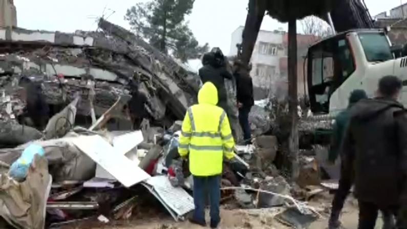 土耳其百年不遇7.8級強震 建筑塌方慘不忍睹