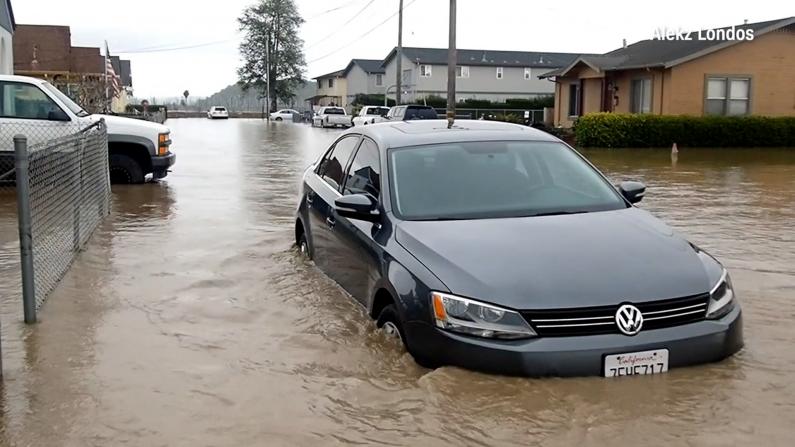 加州“致命洪水”不退反涨 街道淹成河