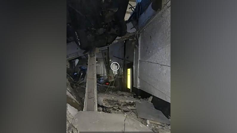 紐約塌方車庫內部景象曝光：磚墻碎裂、車輛掛壁