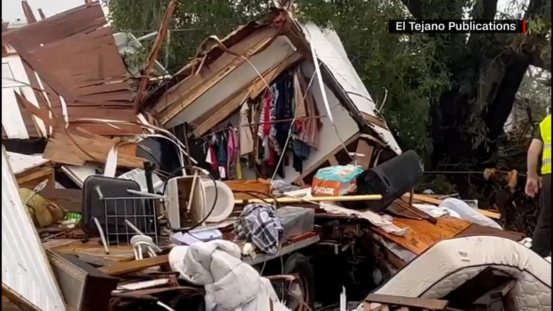 龙卷风狂扫得州边境贫民区 房屋被夷平