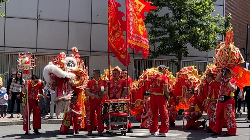 首届亚太裔传统月龙狮节纽约法拉盛举行