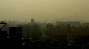 土黄烟雾笼罩纽约 空气污染危机四伏
