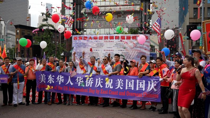 纽约近千华人游行 庆独立日