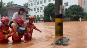 中国多地暴雨致城市内涝 消防紧急救援