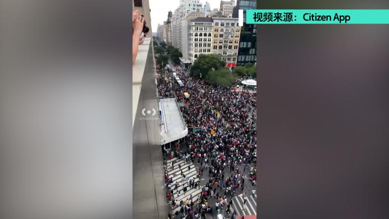 疯狂！上万人挤瘫纽约联合广场 只因为…