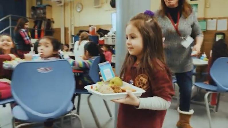 麻州立法机构通过公校永久提供免费餐