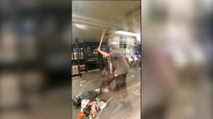 纽约地铁又打人！ 60岁妇女被猛打50多次