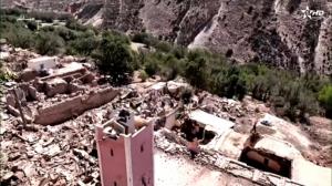 山区大量房屋倒塌 摩地震遇难人数破2千
