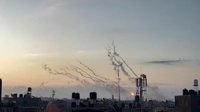 【现场】漫天火箭弹 哈马斯黎明突袭以色列