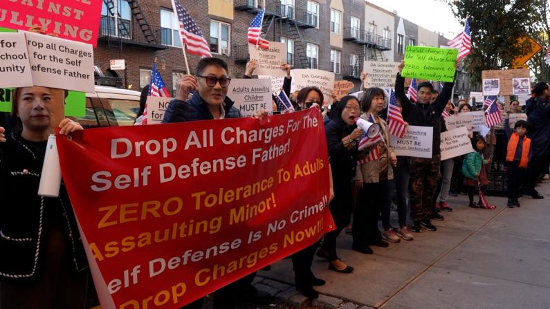 纽约华裔少年被打引众怒 数百家长抗议