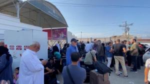 加沙大批撤离人员边境排队 埃及成唯一逃离通道