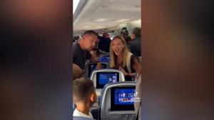 “我有权调椅背！”乘客愤怒咆哮再引网络激辩