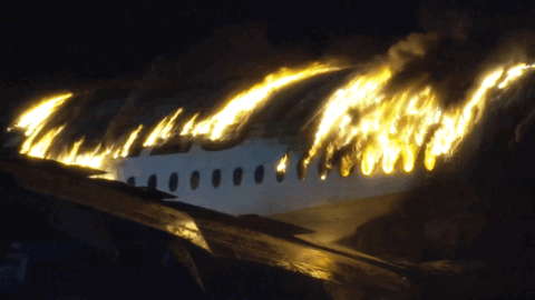 日本机场两飞机相撞 火光冲天画面曝光