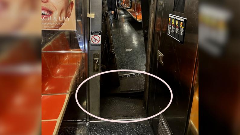 纽约地铁发生脱轨事故 26人受伤