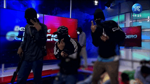 震惊！厄瓜多尔武装歹徒闯入电视直播现场