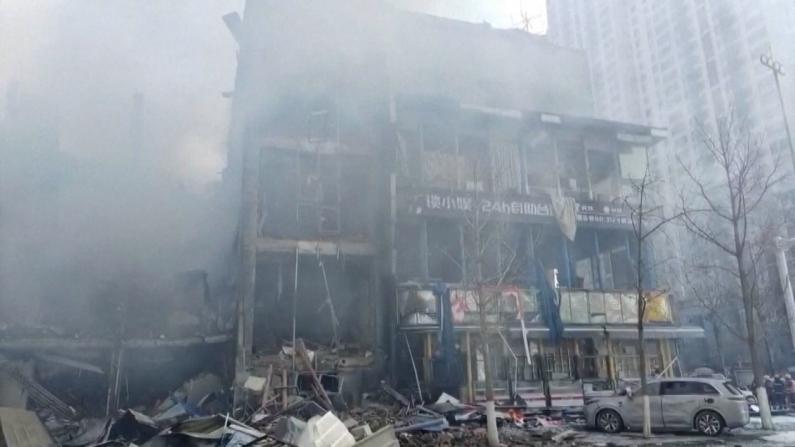 河北燕郊店铺发生爆炸 建筑面目全非