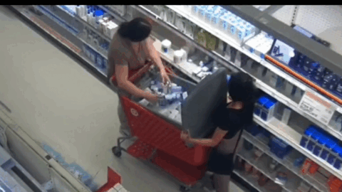 Target零售盗窃太猖狂!3女子直接掏空货架...