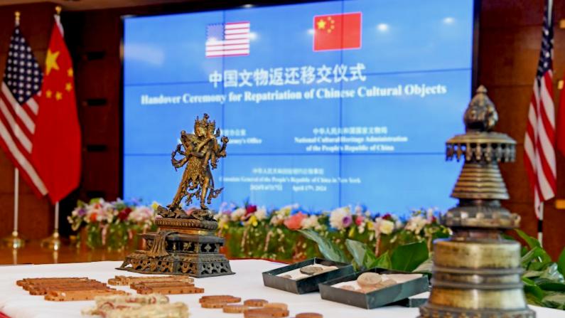 中国在纽约接收美国返还38件中国流失文物艺术品